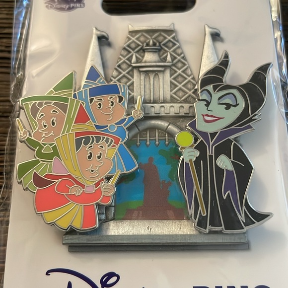 Disney Sleeping Beauty Maleficent & 3 Good Fairies Build-a-Pin Starter Set NWT - Picture 2 of 6
